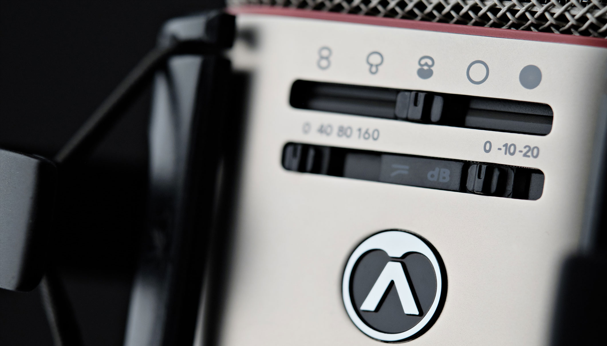Austrian Audio OC818 Studio Set – Wielkomembranowy mikrofon pojemnościowy z wieloma charakterystykami kierunkowymi